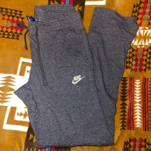 Women’s Nike sweat pants hardly worn
